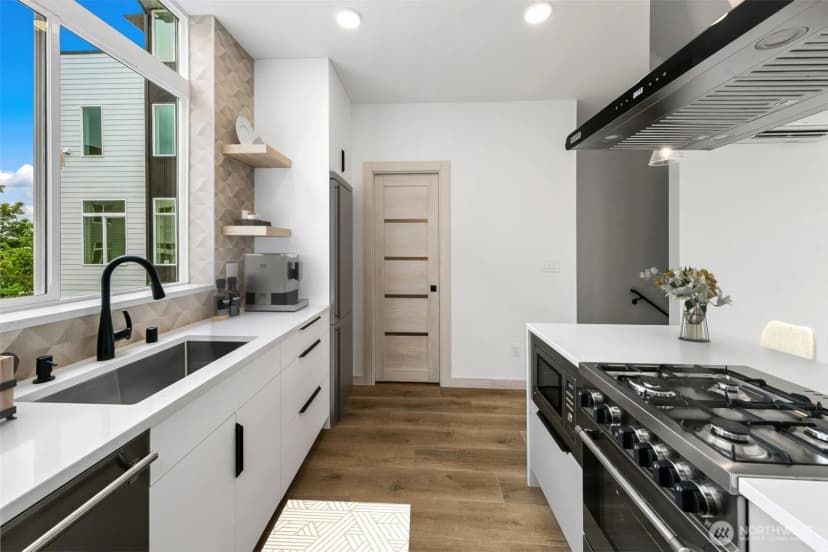 Property photo for 7558 43 Avenue S, Seattle photo 10