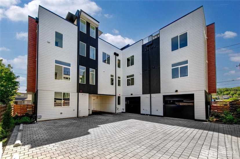Property photo for 7558 43 Avenue S, Seattle photo 4