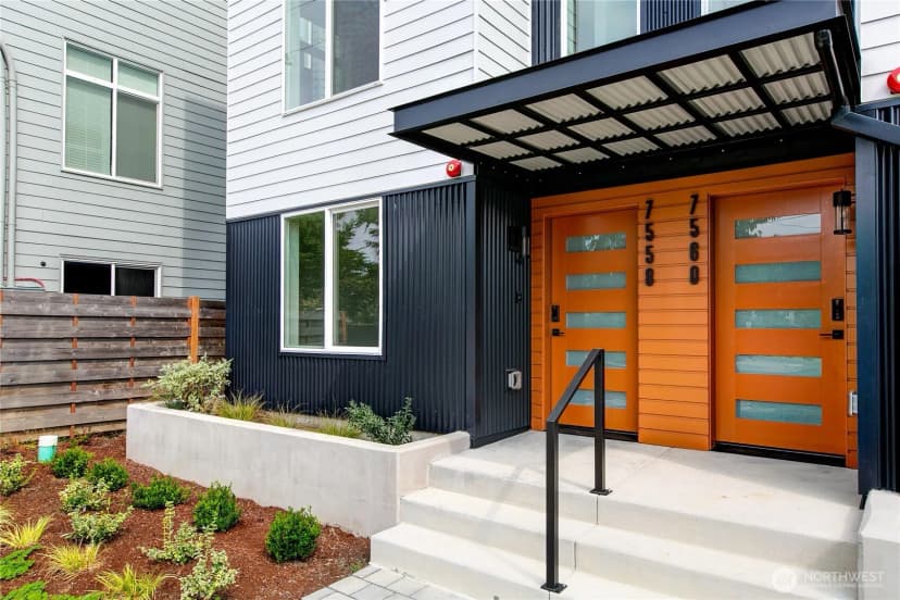 Property photo for 7558 43 Avenue S, Seattle photo 2