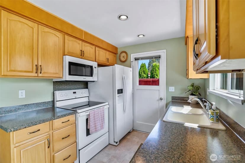 Property photo for 2104 201st Street Sw, Lynnwood photo 2