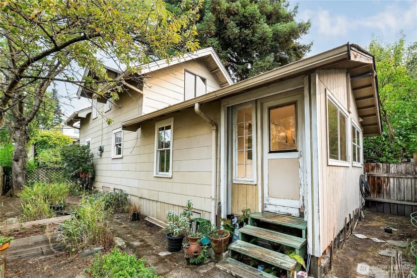 Property photo for 1409 N 39th Street, Seattle photo 17
