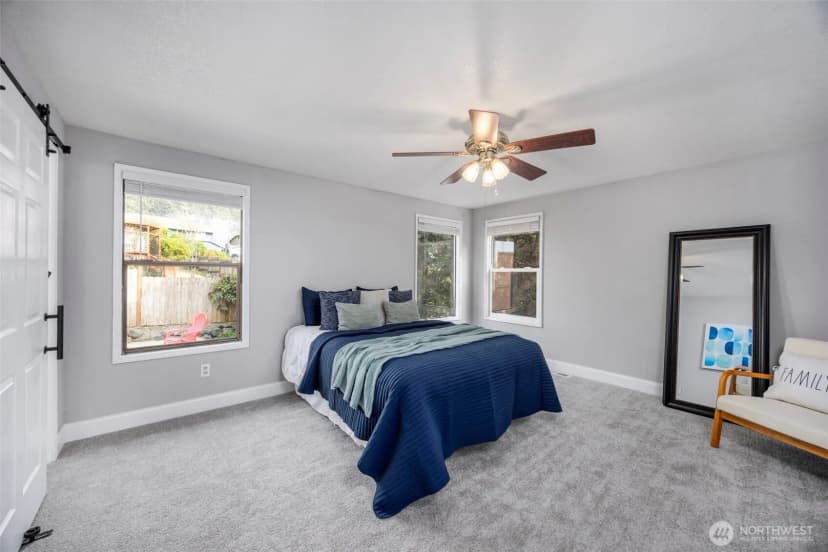 Property photo for 985 Colby Court Ne, Bremerton photo 12