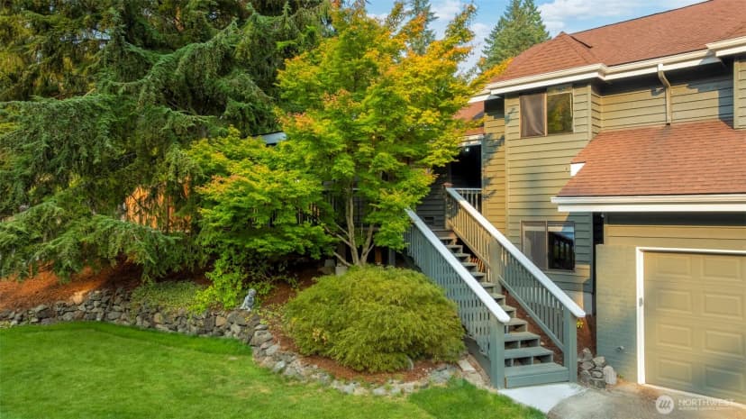 Property photo for 985 Colby Court Ne, Bremerton photo 3