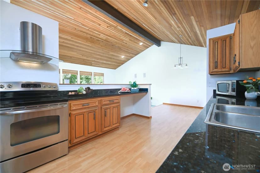 Property photo for 4726 Picnic Point Rd, Edmonds photo 11