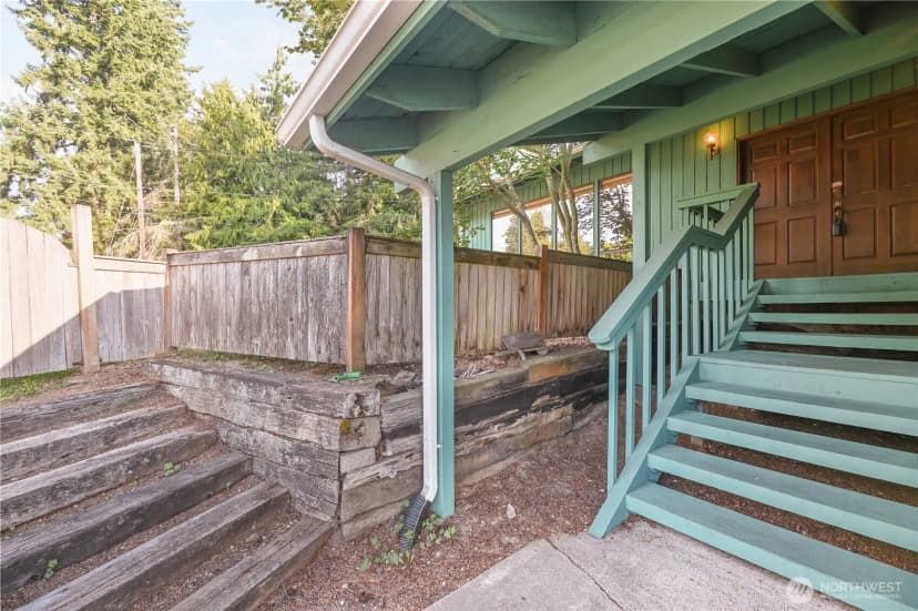 Property photo for 4726 Picnic Point Rd, Edmonds photo 2