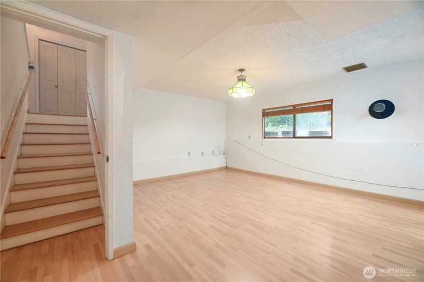 Property photo for 4726 Picnic Point Rd, Edmonds photo 29