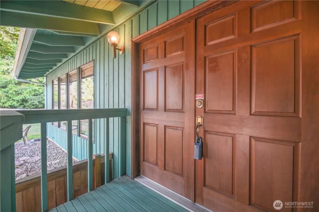 Property photo for 4726 Picnic Point Rd, Edmonds photo 3
