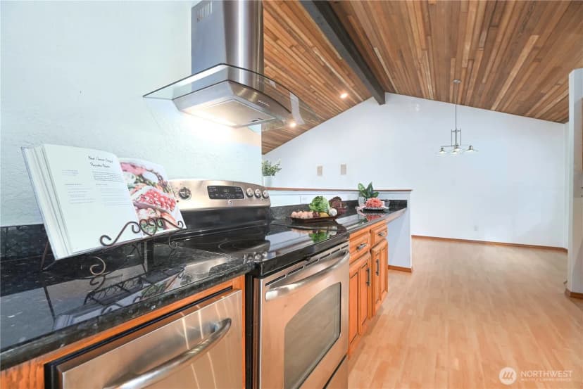 Property photo for 4726 Picnic Point Rd, Edmonds photo 15