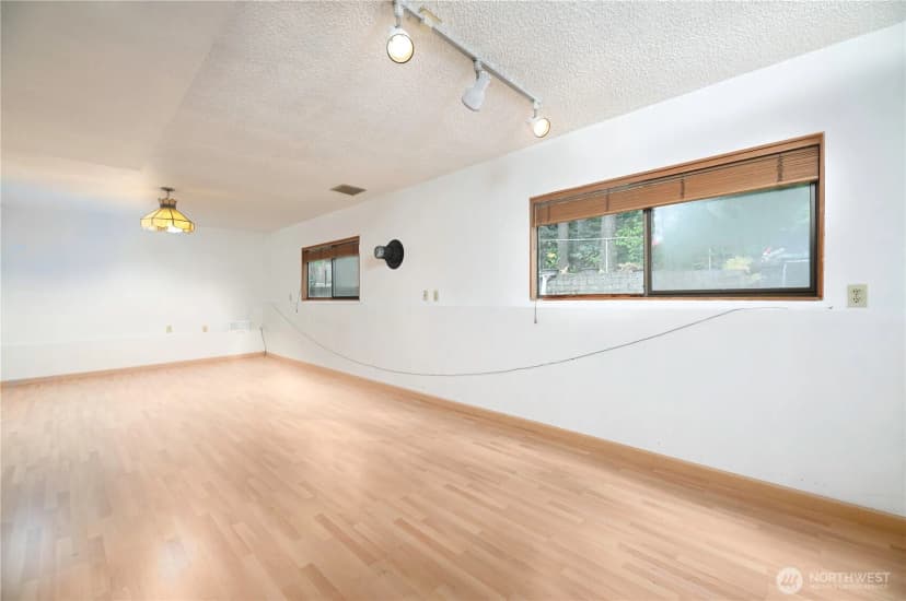 Property photo for 4726 Picnic Point Rd, Edmonds photo 30