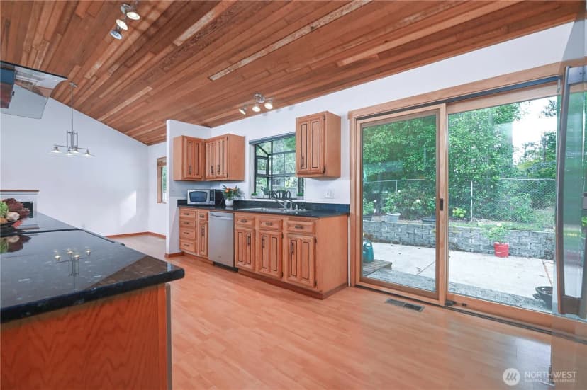 Property photo for 4726 Picnic Point Rd, Edmonds photo 17