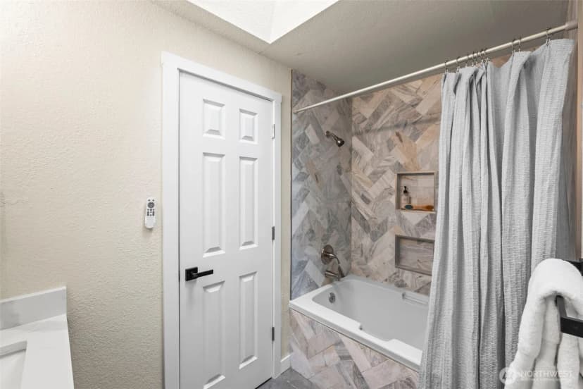 Property photo for 8504 Morland Avenue Sw, Lakewood photo 21