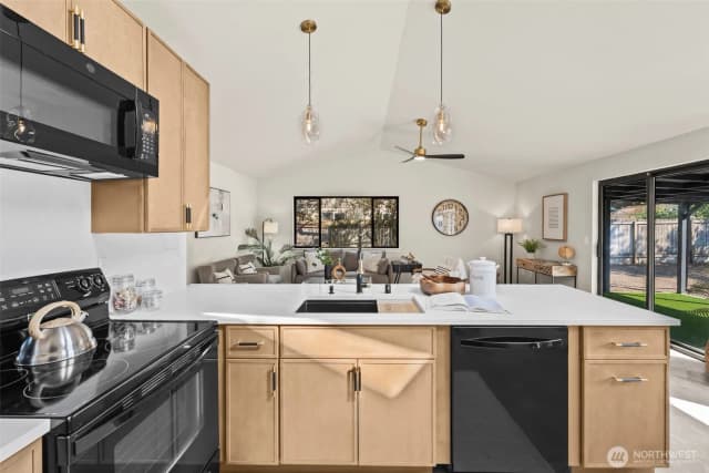 Property photo for 8504 Morland Avenue Sw, Lakewood photo 5