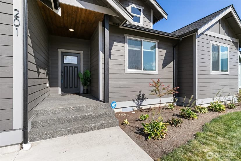 Property photo for 201 Brentwood Drive, Nooksack photo 2