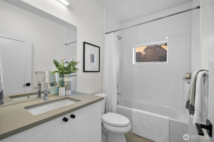 Property photo for 501 11th Avenue E, Seattle photo 22