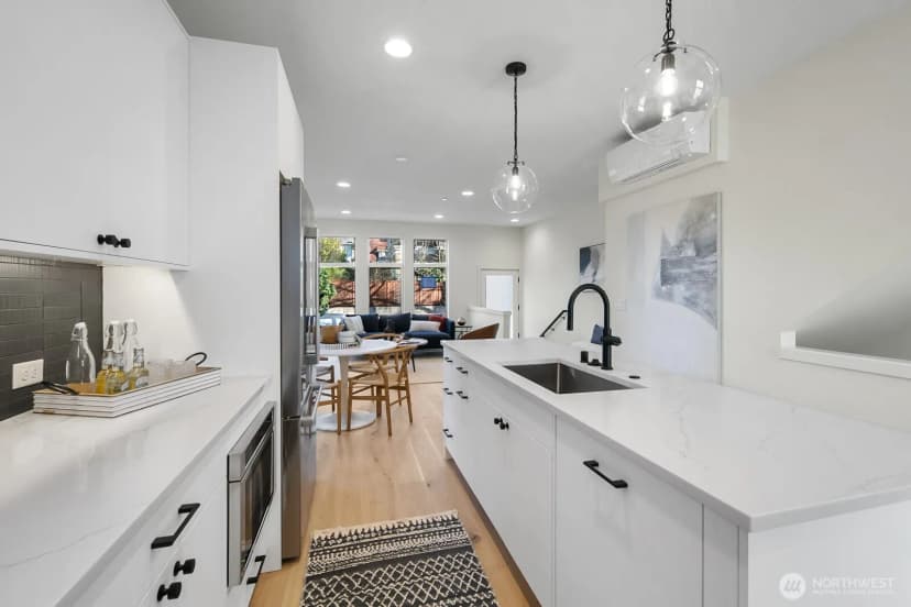 Property photo for 501 11th Avenue E, Seattle photo 9