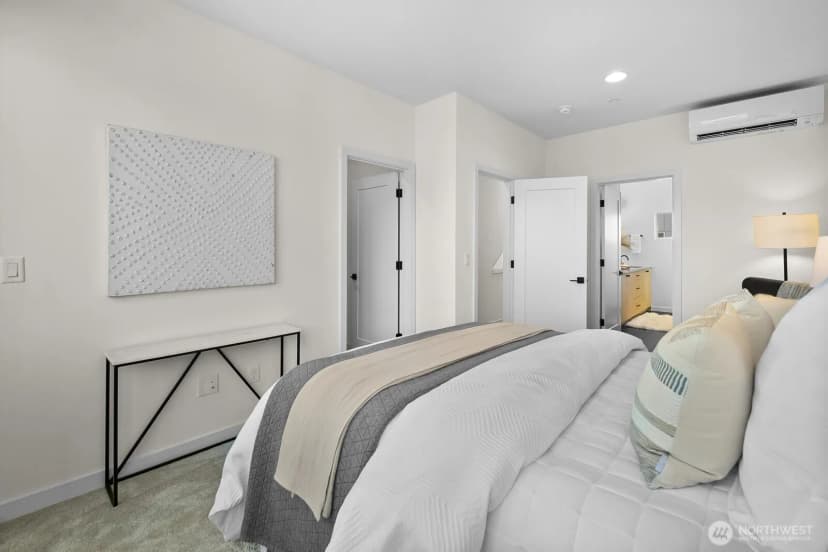 Property photo for 501 11th Avenue E, Seattle photo 14