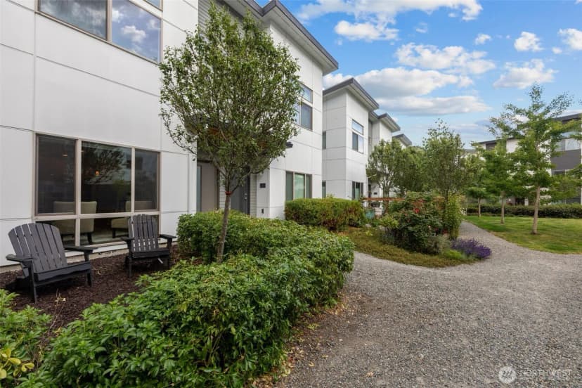 Property photo for 4264 S Greenbelt Station Drive, Seattle photo 22