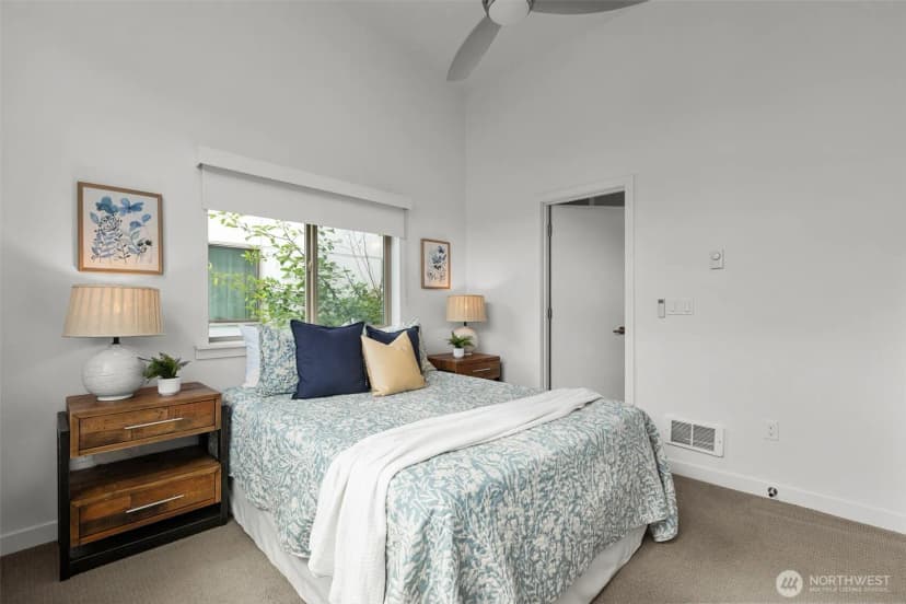 Property photo for 4264 S Greenbelt Station Drive, Seattle photo 15