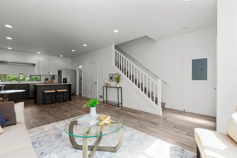Property photo for 4264 S Greenbelt Station Drive, Seattle photo 3