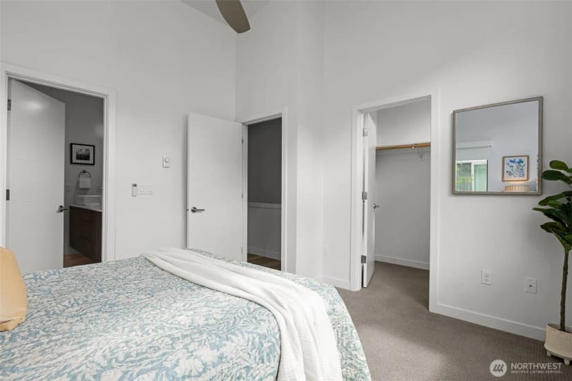 Property photo for 4264 S Greenbelt Station Drive, Seattle photo 16