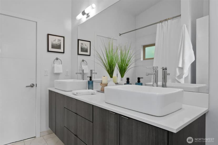 Property photo for 4264 S Greenbelt Station Drive, Seattle photo 18