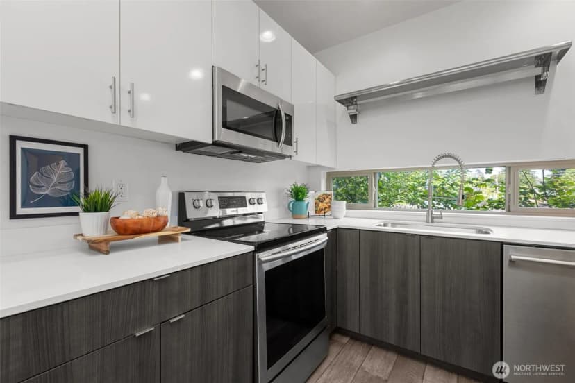 Property photo for 4264 S Greenbelt Station Drive, Seattle photo 10