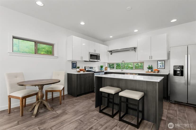 Property photo for 4264 S Greenbelt Station Drive, Seattle photo 6