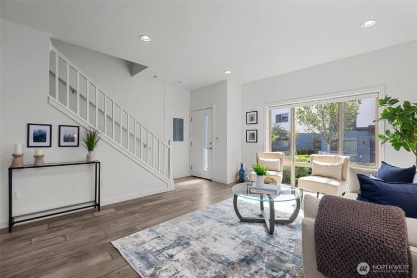Property photo for 4264 S Greenbelt Station Drive, Seattle photo 4