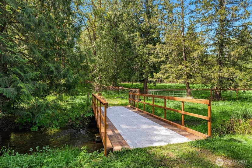 Property photo for 12653 Avondale Road Ne, Redmond photo 4