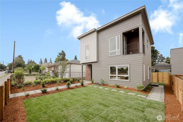 Property photo for 10005 62nd Avenue S, Seattle photo 4