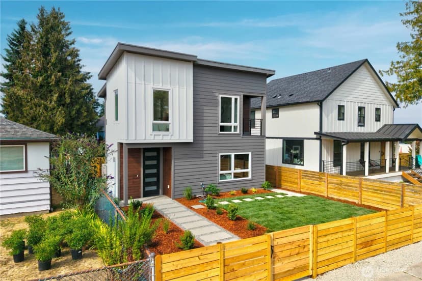 Property photo for 10005 62nd Avenue S, Seattle photo 3