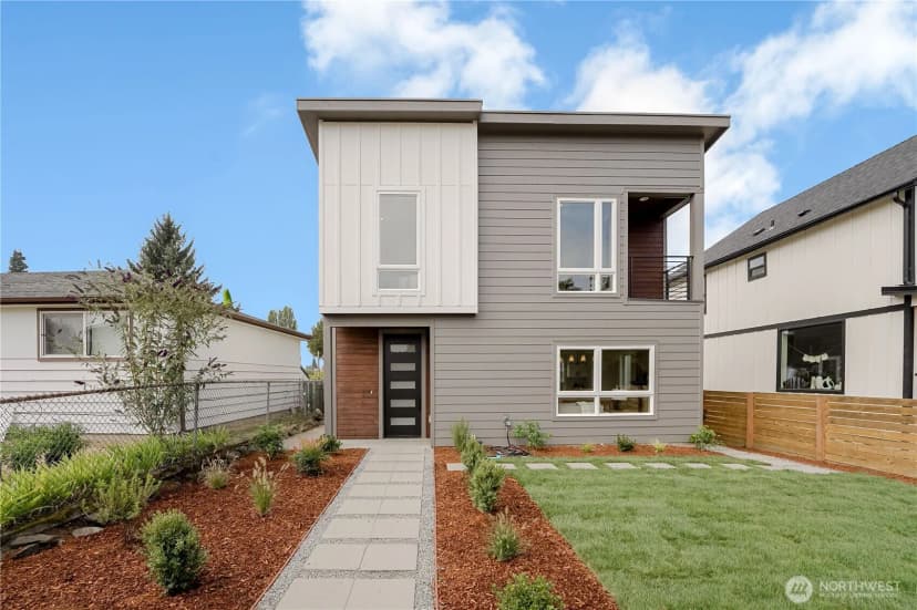Property photo for 10005 62nd Avenue S, Seattle photo 2