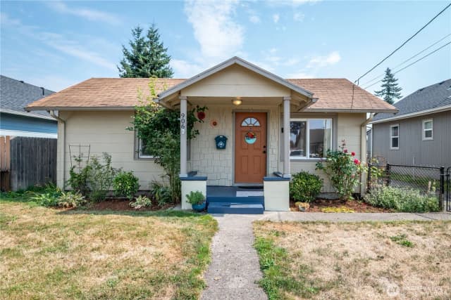 Property photo for 906 S 6th Avenue, Kelso