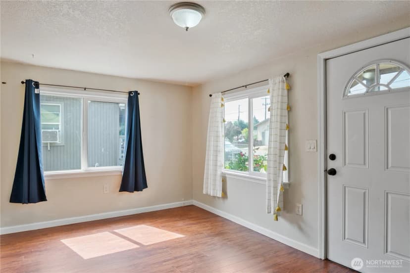 Property photo for 906 S 6th Avenue, Kelso photo 7