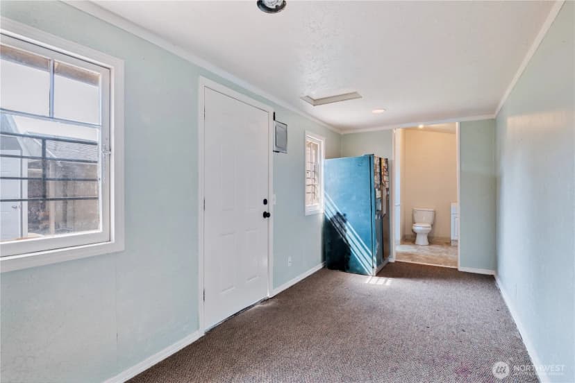 Property photo for 906 S 6th Avenue, Kelso photo 26