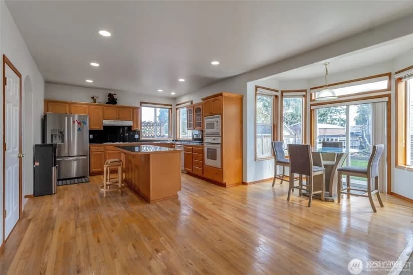 Property photo for 27018 117th Place Se, Kent photo 6