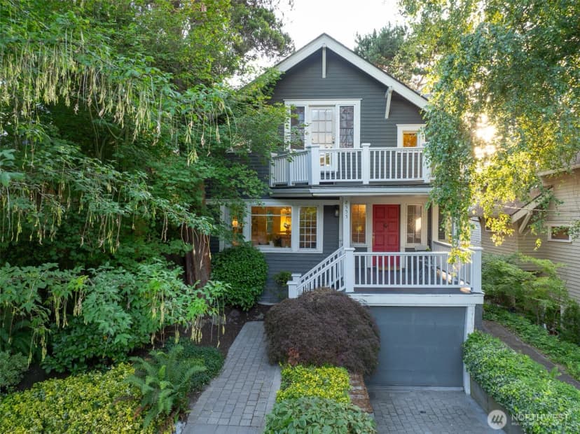 Property photo for 2555 Queen Anne Avenue N, Seattle