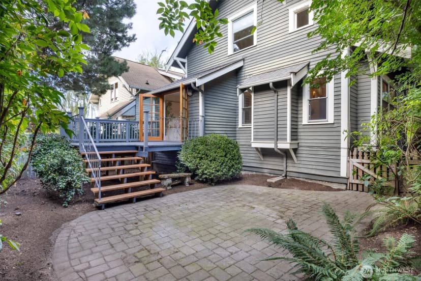 Property photo for 2555 Queen Anne Avenue N, Seattle photo 32