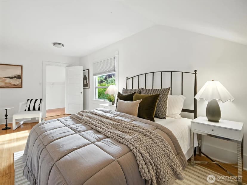 Property photo for 2555 Queen Anne Avenue N, Seattle photo 21