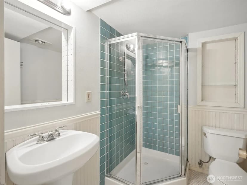 Property photo for 2555 Queen Anne Avenue N, Seattle photo 27