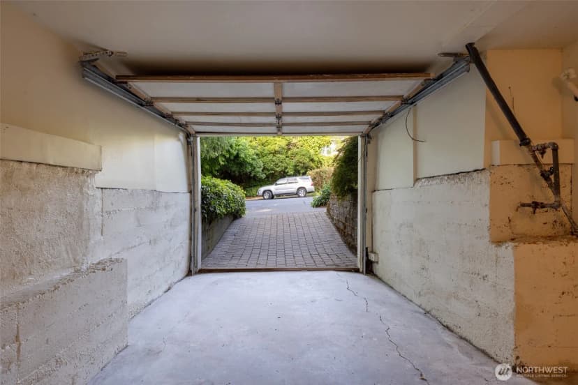 Property photo for 2555 Queen Anne Avenue N, Seattle photo 34