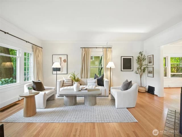Property photo for 2555 Queen Anne Avenue N, Seattle photo 3