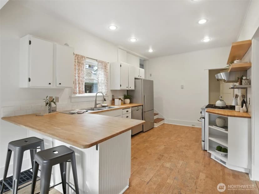 Property photo for 2555 Queen Anne Avenue N, Seattle photo 13