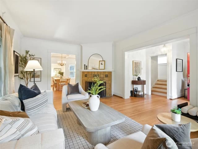 Property photo for 2555 Queen Anne Avenue N, Seattle photo 4
