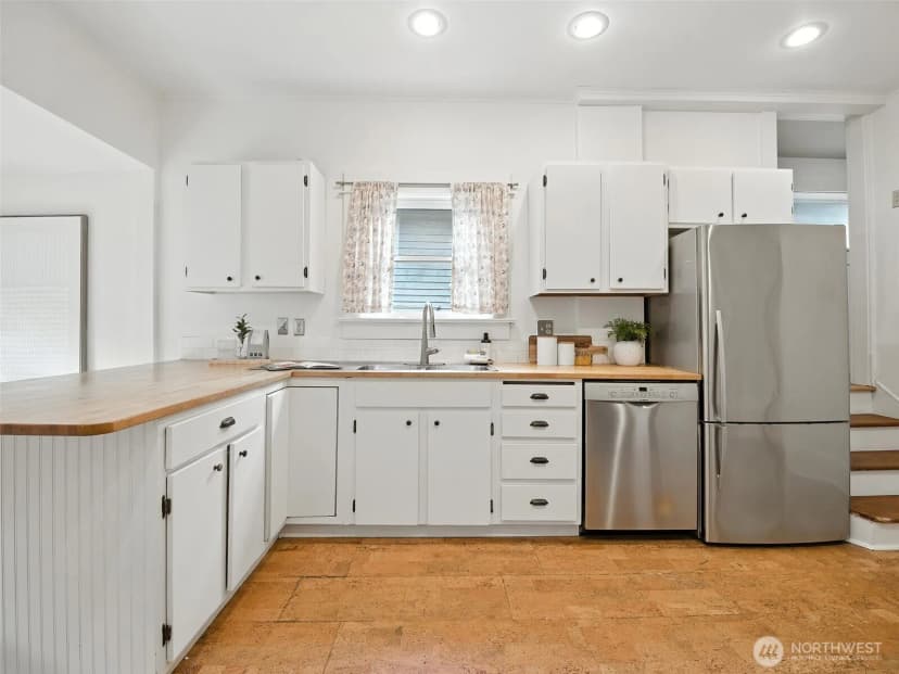 Property photo for 2555 Queen Anne Avenue N, Seattle photo 10