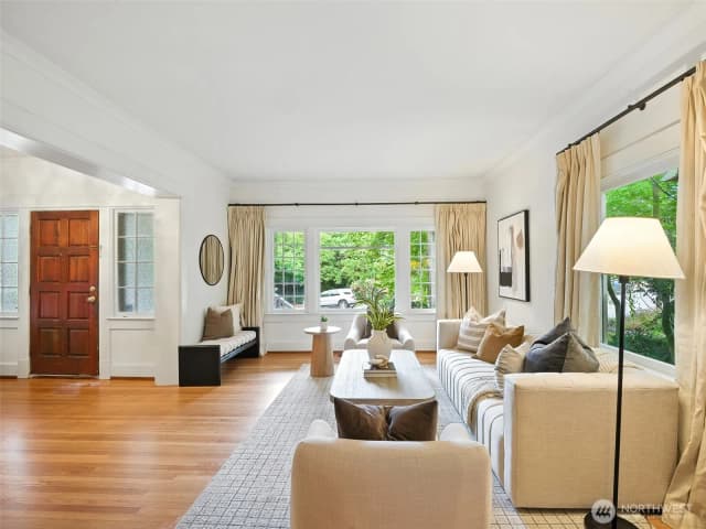 Property photo for 2555 Queen Anne Avenue N, Seattle photo 5