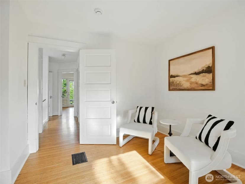 Property photo for 2555 Queen Anne Avenue N, Seattle photo 23
