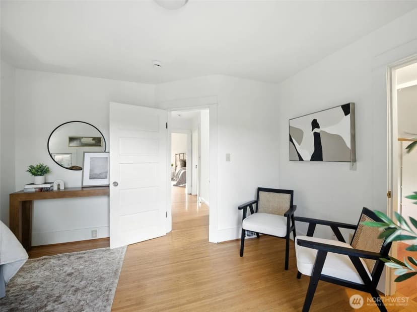 Property photo for 2555 Queen Anne Avenue N, Seattle photo 16