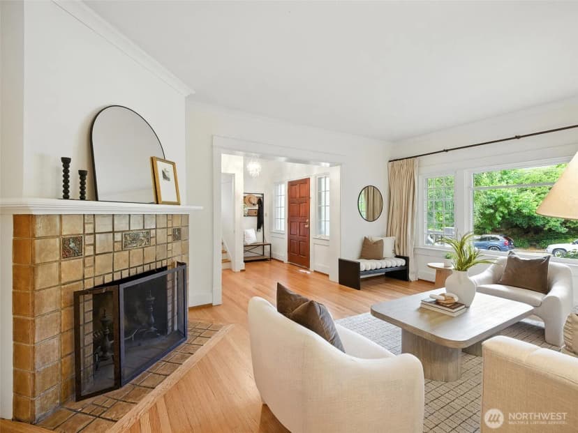 Property photo for 2555 Queen Anne Avenue N, Seattle photo 6