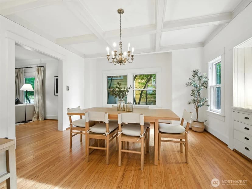 Property photo for 2555 Queen Anne Avenue N, Seattle photo 8